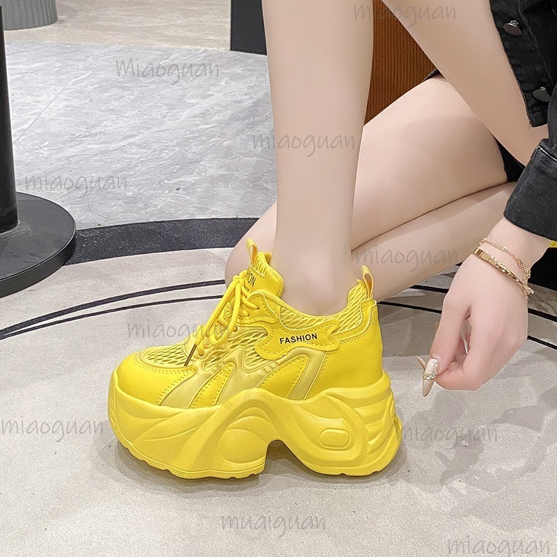 รองเท้าผ้าใบผู้หญิงแบบตาข่ายระ - Guipure Lace Panel บทวิจารณ์และราคา